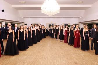 Uczniowie II LO w Wieluniu studniówkę mają już za sobą!